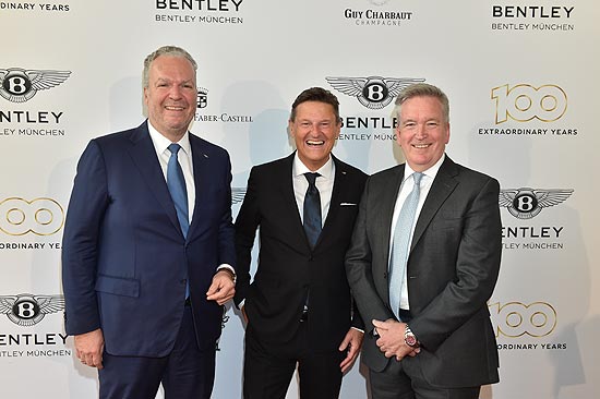 Robert Engstler (Bentley), Helmut Zöllner (Bentley), Adrian Hallmark (Bentley-Chef) Bentley meets Bavaria, Neueröffnung Bentley München, 100 Jahre Bentley in München am 07.05.2019 Foto: BrauerPhotos / G. Nitschke fuer Bentley 